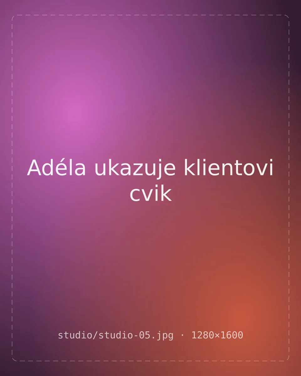 Adéla ukazuje klientovi cvik